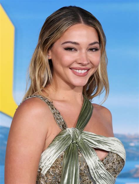 Madelyn Cline Beautiful Hot Celebs Home