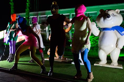 Two Former Pussy Riot Members Briefly Detained In Sochi Questioned Over Hotel Theft Rt World News