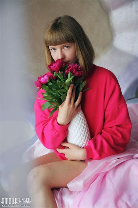 Dream Sexy Brunette Dream Seductively Poses Naked After She Takes Off Her Clothes R Hub