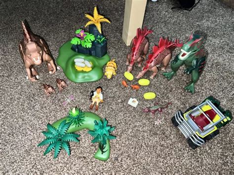 PLAYMOBIL DINOSAUR FIGURE Bundle Stegosaurus Triceratops Eggs