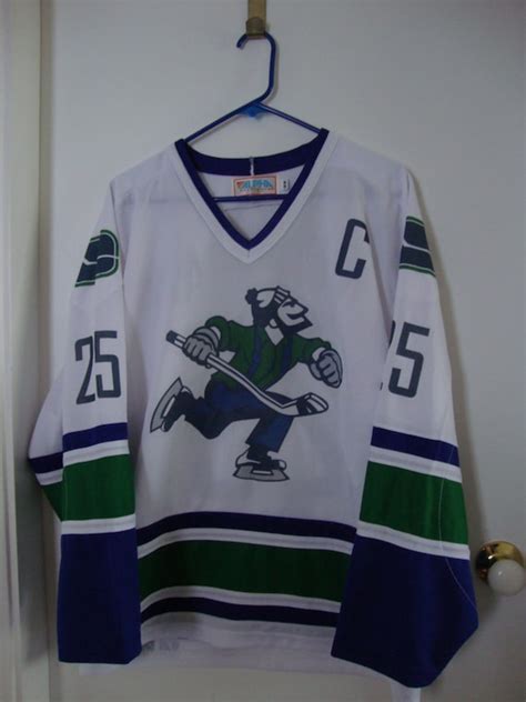 Vintage Vancouver Canucks Jersey Medium