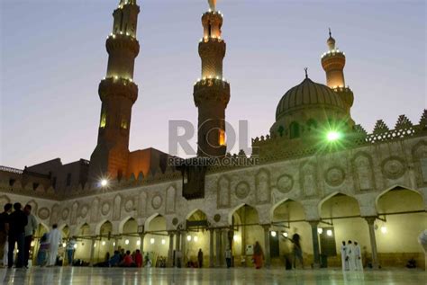 Masjid Al Azhar Mesir Mempertahankan Tradisi Keilmuan Islam Republika