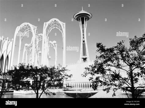 Seattle Worlds Fair Nthe Space Needle At The Century 21 Exposition