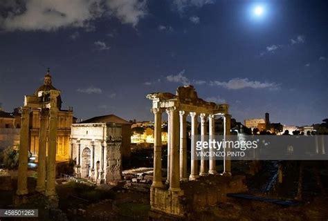 Roman Forum at Night picture-shows-the-roman-forum-at-night-with-the-moon-rising-in-the-picture ...