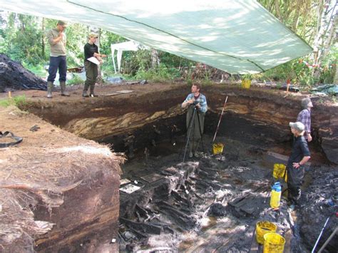 digging up bodies from the peat bog da onsdag den 4 juli 2012