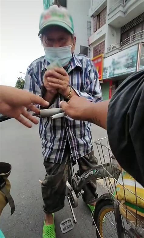 Lương giáo viên tiếng Anh có cao như lời đồn Cô giáo hot Tiktoker nổi tiếng tiết lộ con số