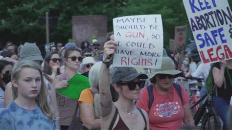 Thousands protest Roe decision in downtown Portland | kgw.com