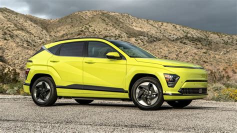 The Sharp 2024 Hyundai Kona Lets You Pick Between Two Gas Engines Or