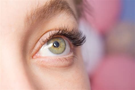 how to make swollen eyes go down