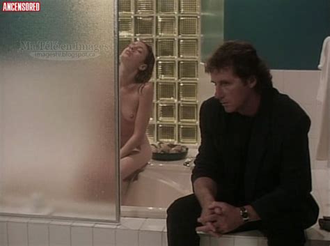 Naked Céline Bonnier in Le Sphinx