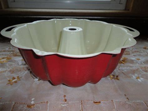 Vintage Nordic Ware Usa Fluted Bundt Pan Red And Cream Aluminum Metal