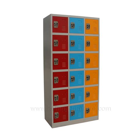 Locker Besi Terdiri Dari 18 Pintu Hefeng Furniture