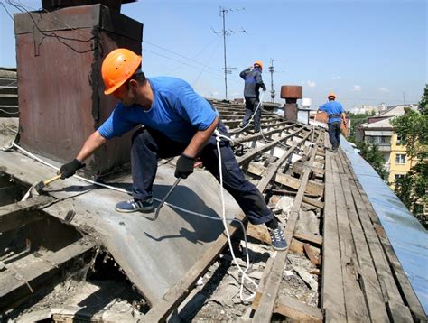 Desmontaje Del Techo Reparar El Techo Viejo De Una Casa De Campo Y Una