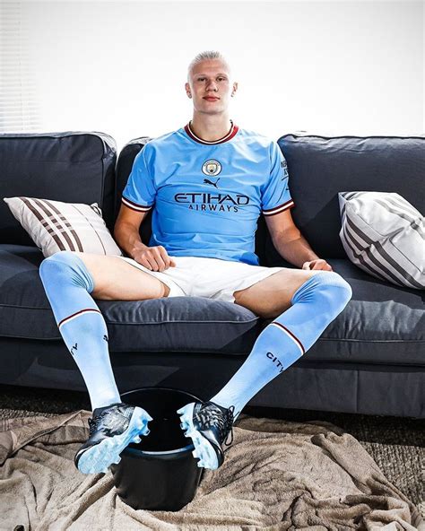 Erling Haaland Men In Tight Pants Manchester City Football Club Man