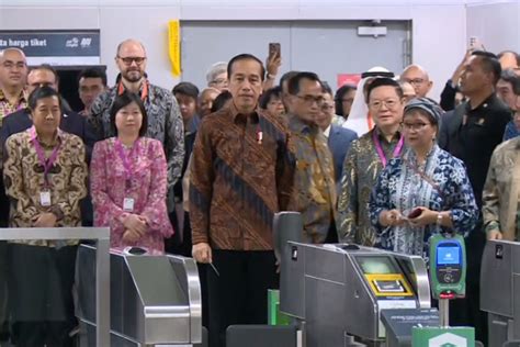 Jokowi Ajak Dubes Asing Naik Mrt Dari Stasiun Bundaran Hi Ke Asean