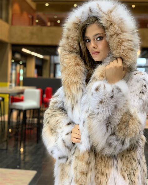 Pin By Evg Ter On Pelliccia Fox Fur Coat Fur Fashion Fur Parka