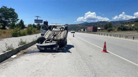 D100de bariyerlere çarpan otomobil takla attı 1 yaralı Haber 7 GÜNCEL