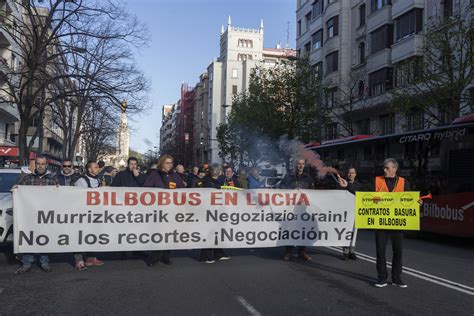 La Plantilla De Bilbobus Decide Mantener La Huelga Indefinida E