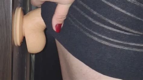 Bunda gorda bbw brinca um grande dildo na parede POV de trás Lory s balkan peaches