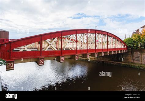 Bridge over river irwell hi-res stock photography and images - Alamy