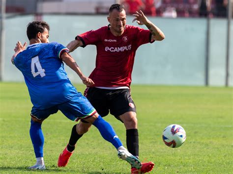 Reggina Licata Le Formazioni Ufficiali Confermata La Difesa A Tre