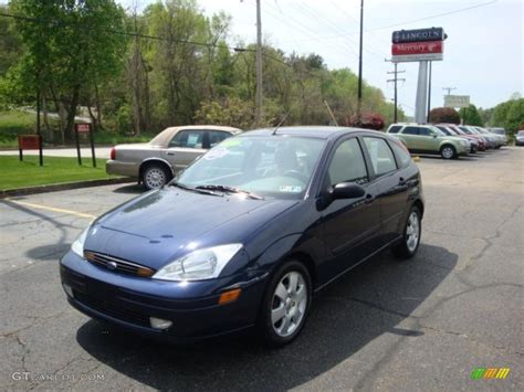 2002 Twilight Blue Metallic Ford Focus ZX5 Hatchback 29404430