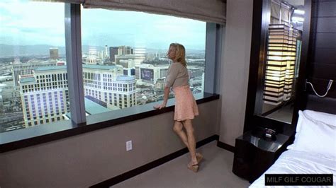 THIS ELEGANT DIVORCED MILF TRIES PORN FOR THE FIRST TIME Milf Gilf Cougar Clips4sale