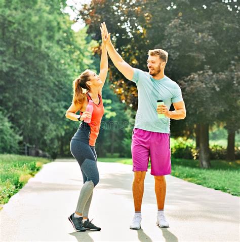 Fitness Mujer Parque Ejercicio Estilo De Vida Deporte Al Aire Libre