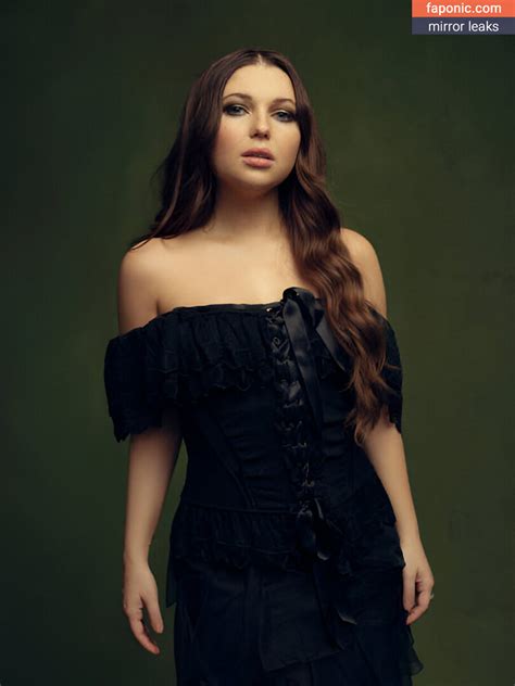 Sammi Hanratty Nude Leaks Photo 11