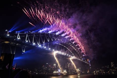 New Year S Eve Around Australia Fireworks Ring In 2019 In Pictures Fireworks Sydney