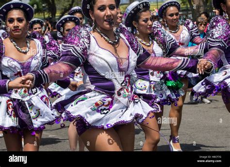 Danzas Folcl Ricas De La Regi N Puno Per Fotograf A De Stock Alamy