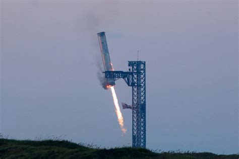 SpaceX Completes Starship Fifth Test Flight With Mid Air Booster Capture