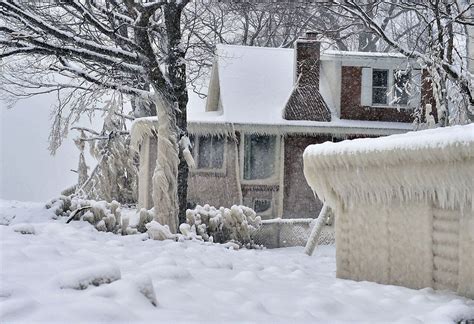 Photos Chilling Winds Freeze Lake Ontario Beach Homes In Blocks Of