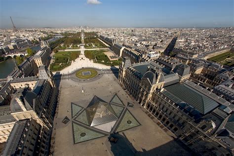 A pyramid for a symbol - Cour Napoléon & Pyramid