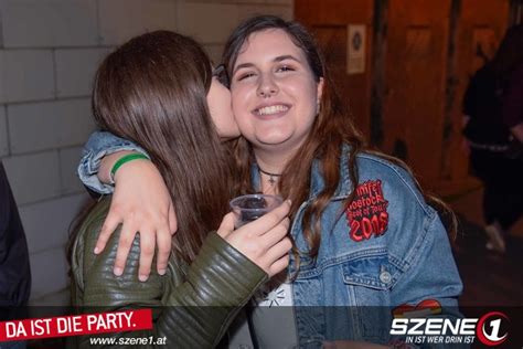 Foto Von Hot Spring Night Sportplatz Szene At