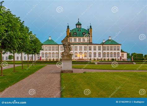 Sunset View of Fredensborg Slot Palace in Denmark Editorial Photography ...