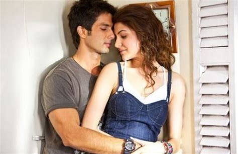 Indian Hot Sexy Anushka Sharma Hot Kissing Scene From Band Baaja Baaraat Actress Ielayana
