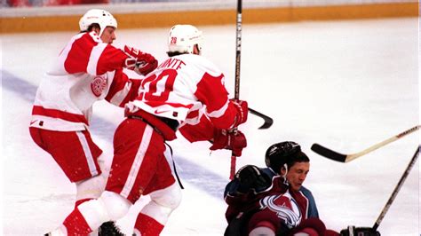 1997 Red Wings pull ahead of Avs thanks to Russian 5 duo in Game 3