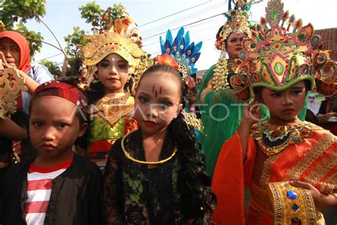 RITUAL NELAYAN MUNCAR ANTARA Foto