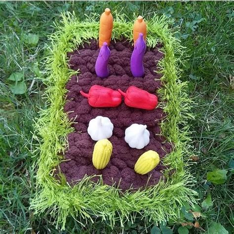 Вязаная ферма🐄🐑🐐🐏 Тактильный развивающий коврик🍆🥕🥔🌽🥒🍅 . #деревокрючком ...