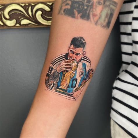 Fã de Alagoas faz tatuagem de Messi um mês após a conquista da Copa