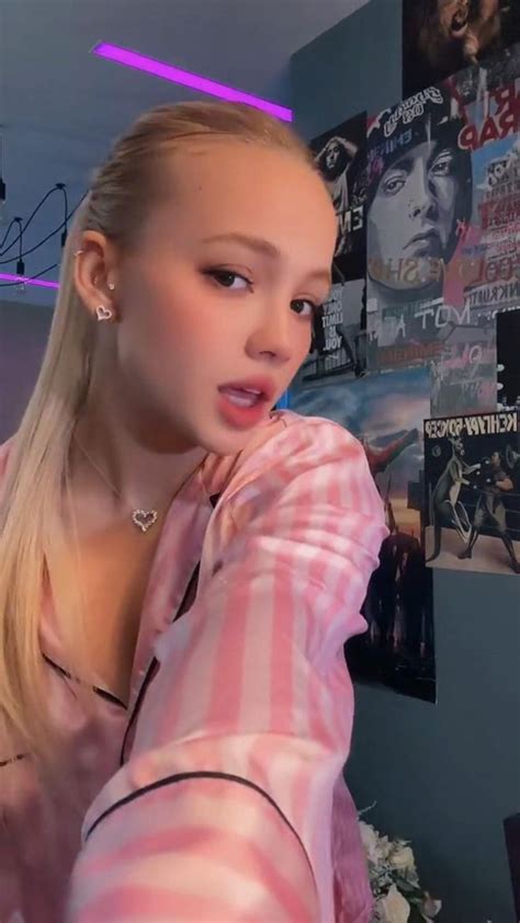 Валя🌷 | Карнавал, Барби, Семейные фотографии