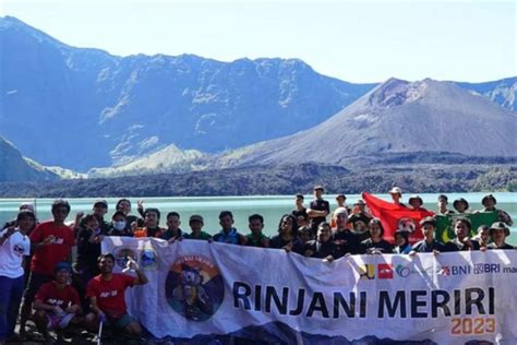 Balai TNGR Bersihkan Sampah Di Kawasan Gunung Rinjani ANTARA News