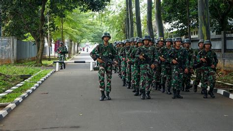 Tingkatkan Kemampuan Fisik Dan Mental Prajurit Yonif Marinir Latihan