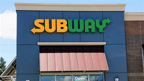 Subway Sidekicks Footlong Pretzels Sweet Treats Added To Menu