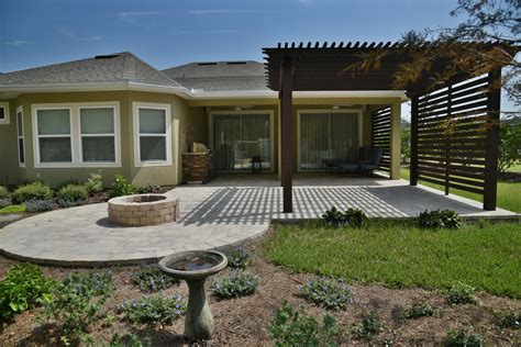 Pergola Privacy Wall Outdoor Kitchen Classique Terrasse Et Patio