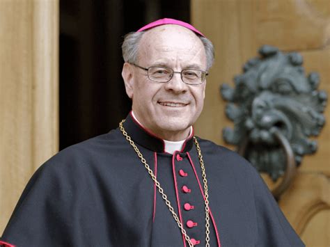 Benedice Coppia Lesbica Prete Licenziato Dalla Parrocchia Gay It