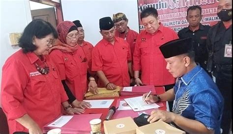 Dikawal Pasukan Kolonel Haryono Ambil Berkas Pendaftaran Kepala