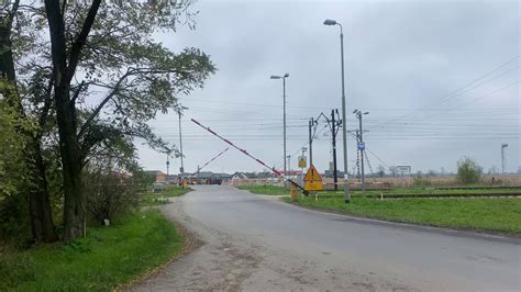 Rawina Ul Kolejowa Przejazd Kolejowy Z Dzwonkiem Railway Crossing