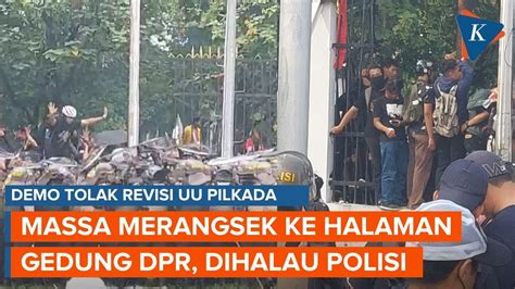 Momen Massa Demo Tolak Ruu Pilkada Masuk Dpr Usai Jebol Pagar Langsung